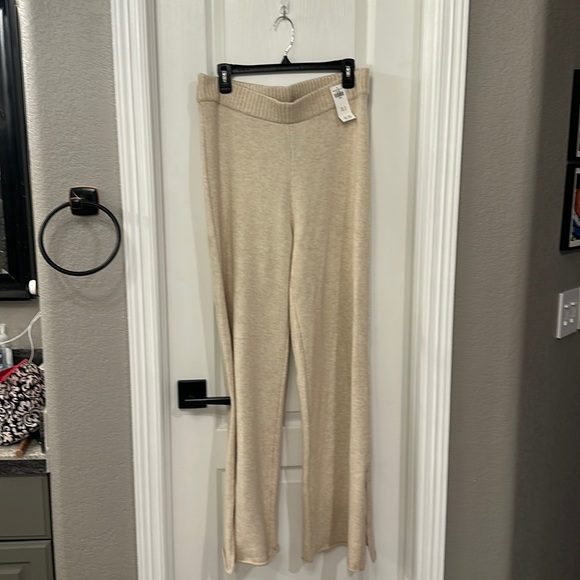 Gilly Hicks matching sweater knit set - Picture 2 of 10